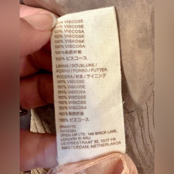 NWT Anthropologie Let Met Be Deep-V Dress in Neutral Motif Size Medium - Picture 16 of 16